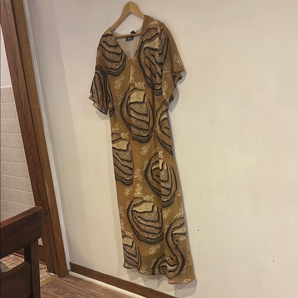 Tan and Brown Dolman Sleeve V-Neck Sheath Midi Dress - Picture 2 of 3